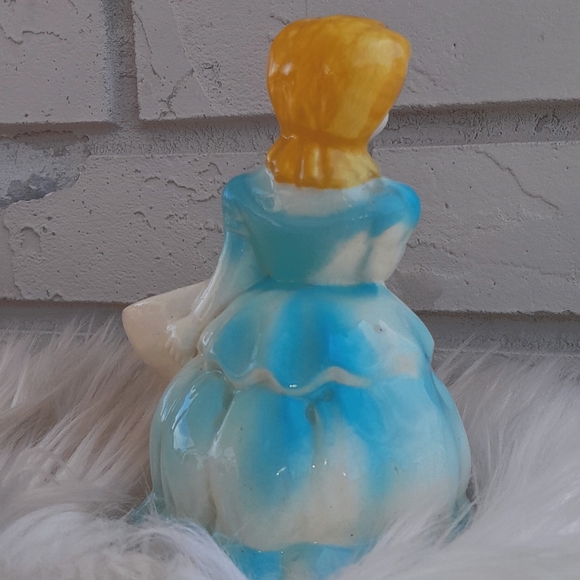 Vintage - MCM Victorian Porcelain Plant Figurine - Picture 6 of 11